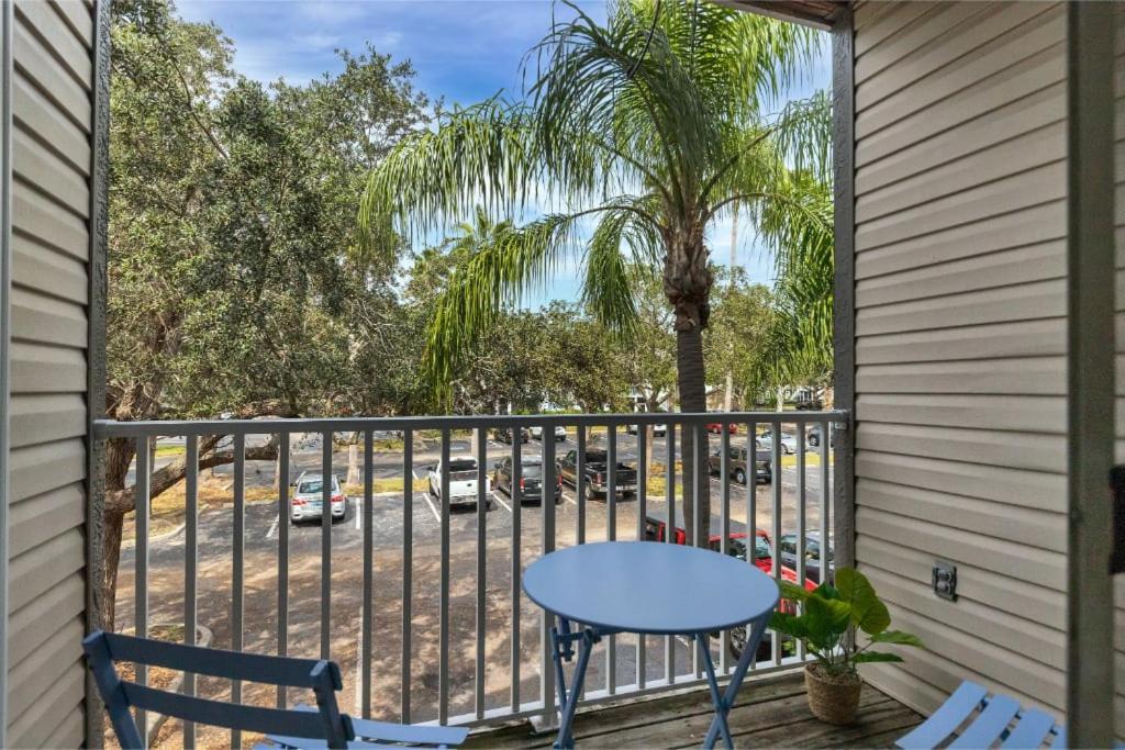 Апартаменты Scenic And Vibrant 1Br With Balcony Gym Pool Брадентон Экстерьер фото